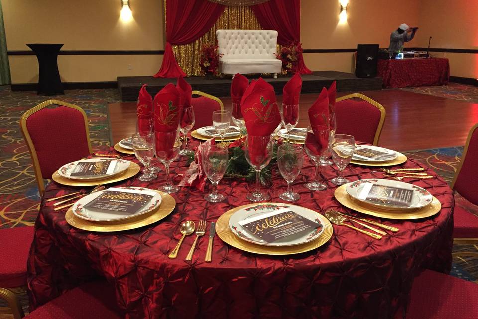 Round Dinner Tables