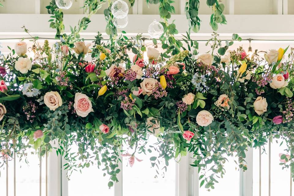 Elevated head table design