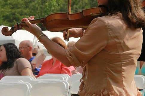 Violinist/Susan Spann. Available for booking