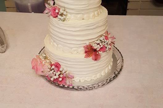 Vanilla Cake with Traditional Buttercream and fresh flowers