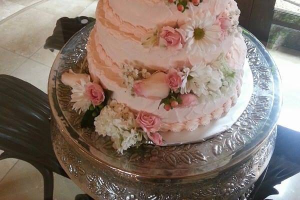 Vanilla Cake with Traditional Buttercream and fresh flowers