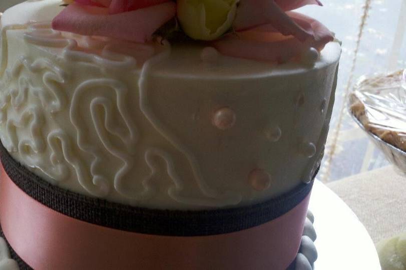White and pink cake