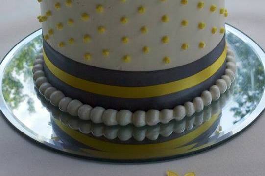 Beaded yellow and white cake