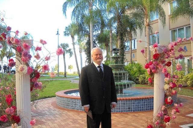 Officiant Reverend Calvin McIlroy for religous and nonreligious ceremonies