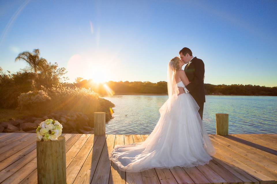 Kiss by the water