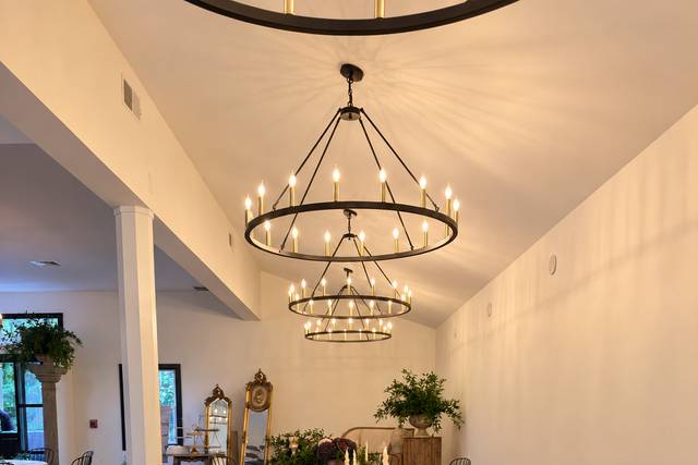 Indoor table setting