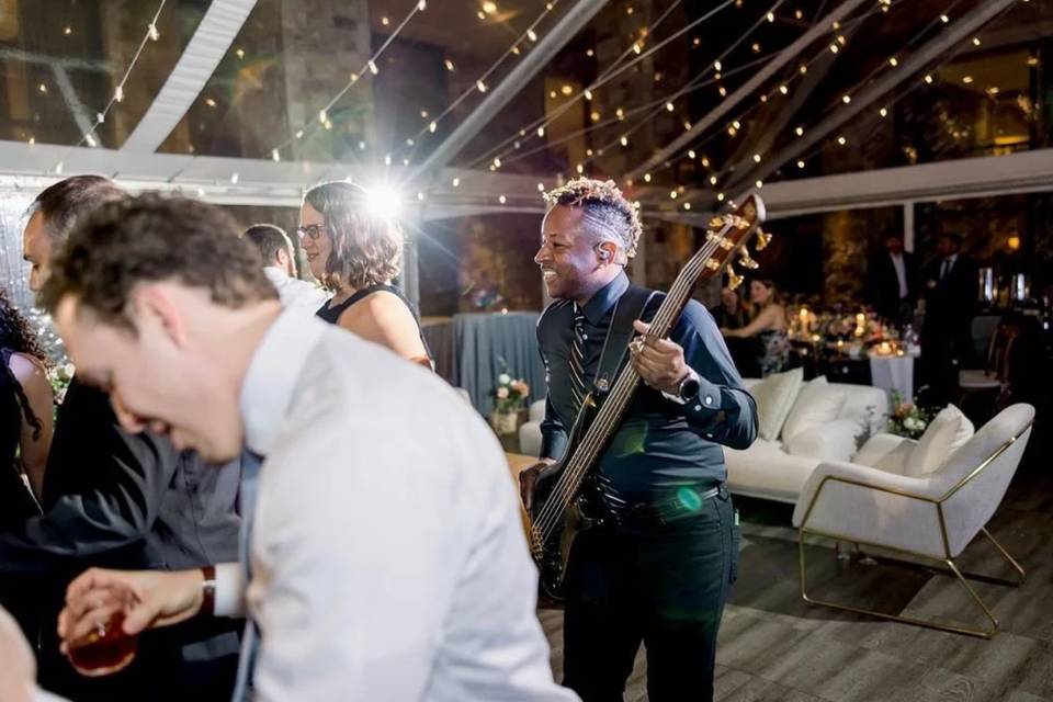 Des on dance floor