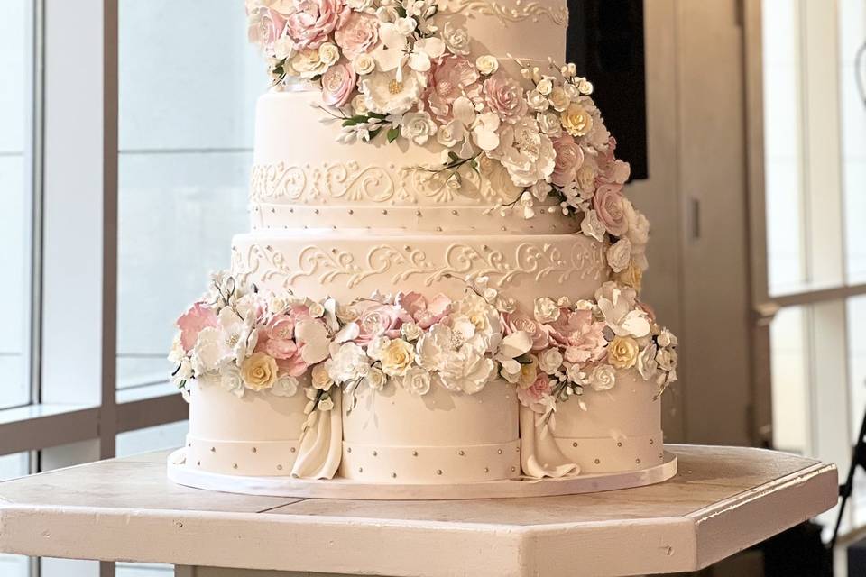 7-tiered wedding cake