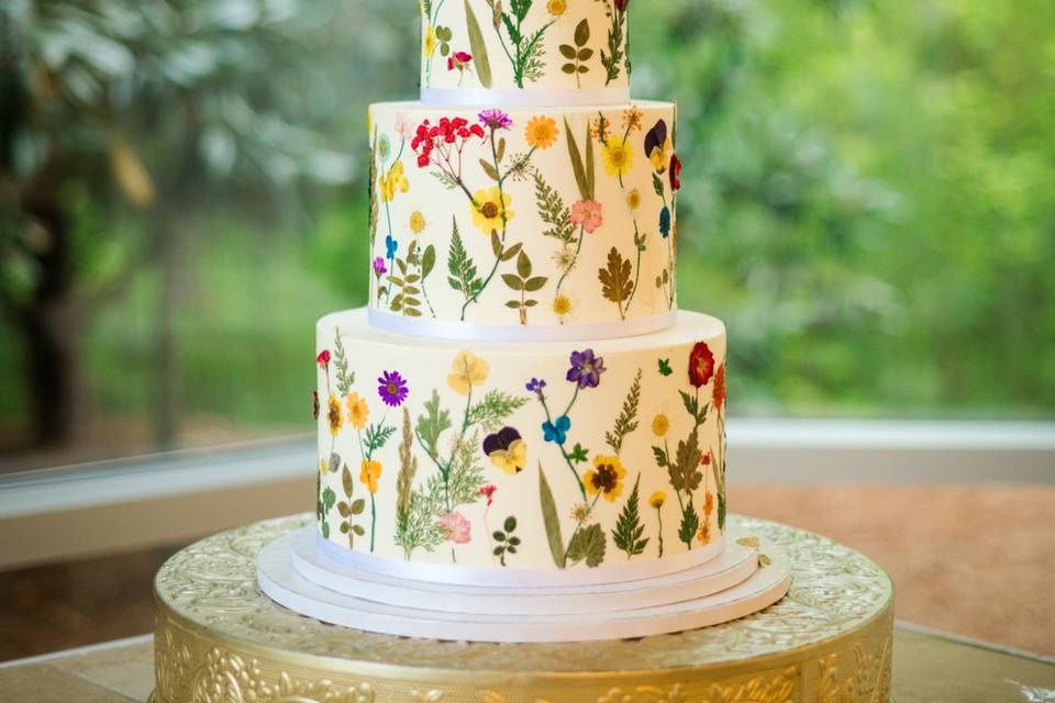 Pressed flowers cake