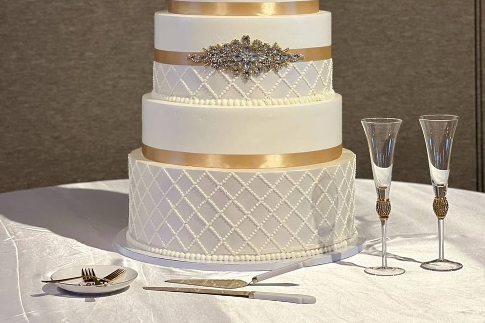 6-tiered wedding cake