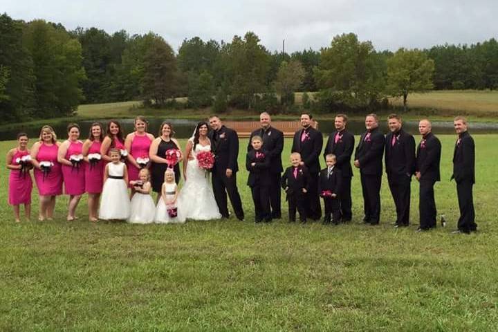 Couple with bridesmaids and groomsmen