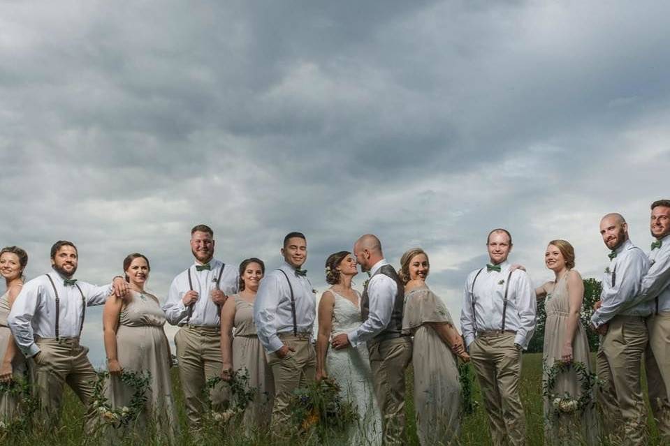 Couple with bridesmaids and groomsmen