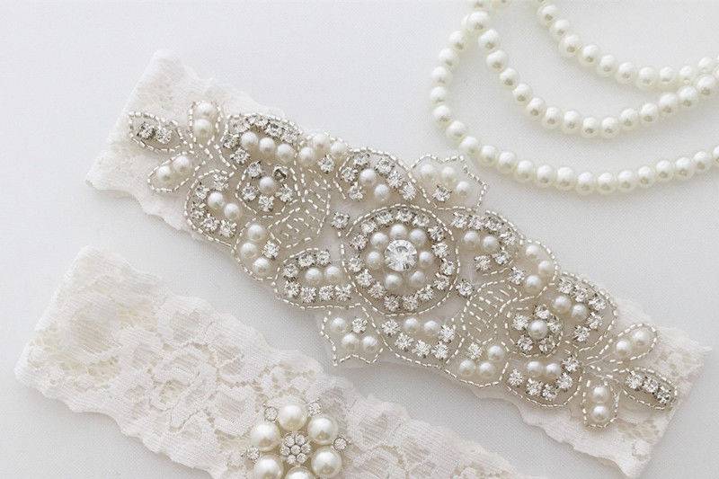 Lace & Pearl Garter Set