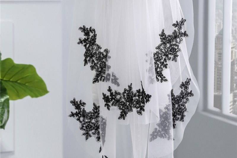 Black/White Bridal Veil
