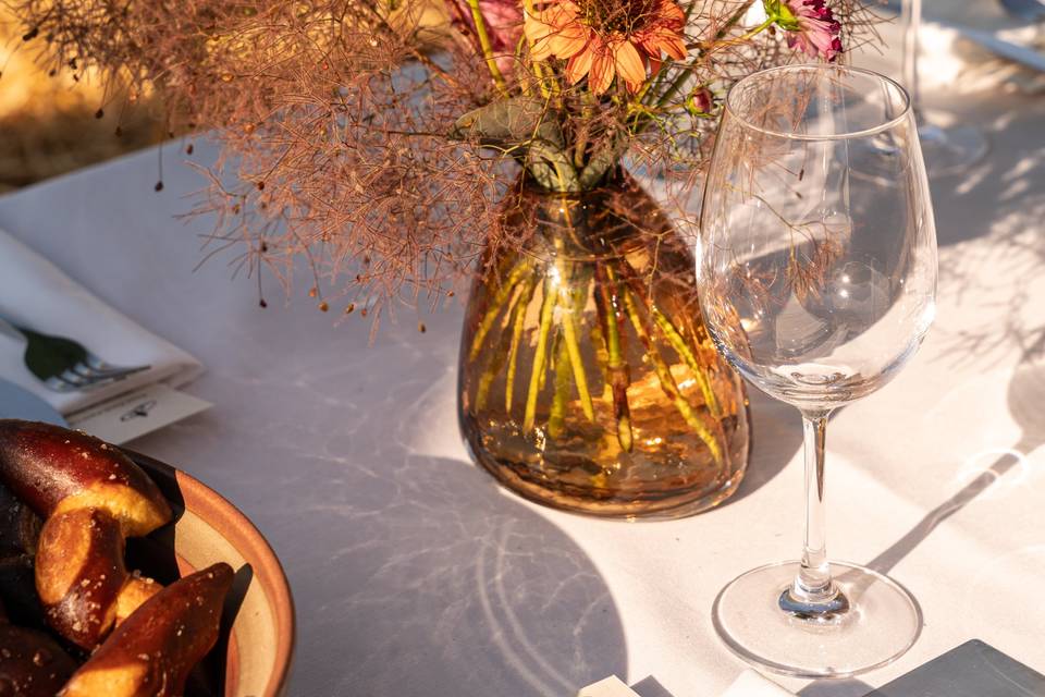 Table arrangement