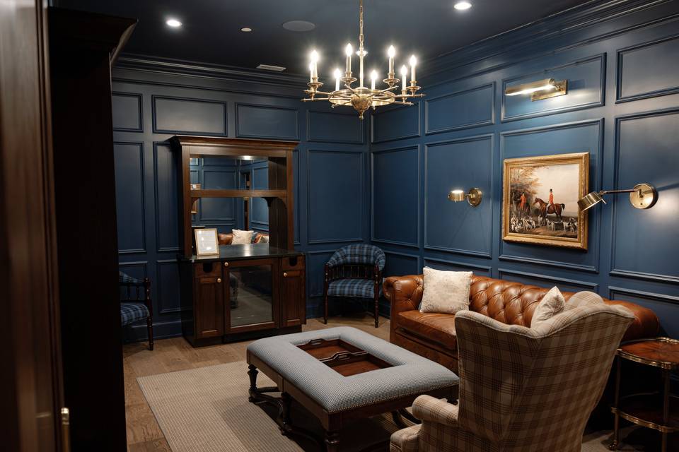 Groom's Lounge