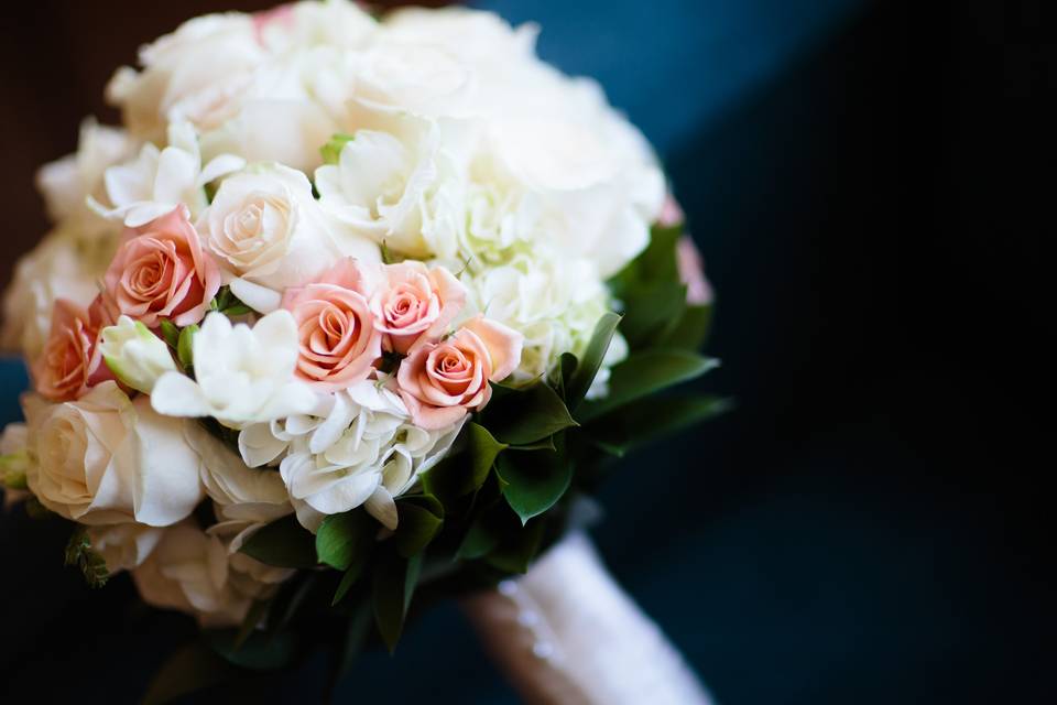 Classic Bridal Bouquet | Photo Courtesy of XO Azuree Photography