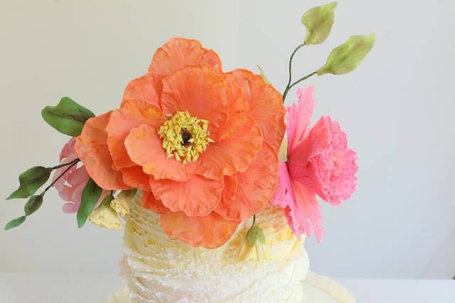 Sugar Frill Cake & Flowers