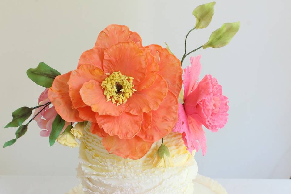 Sugar Frill Cake & Flowers