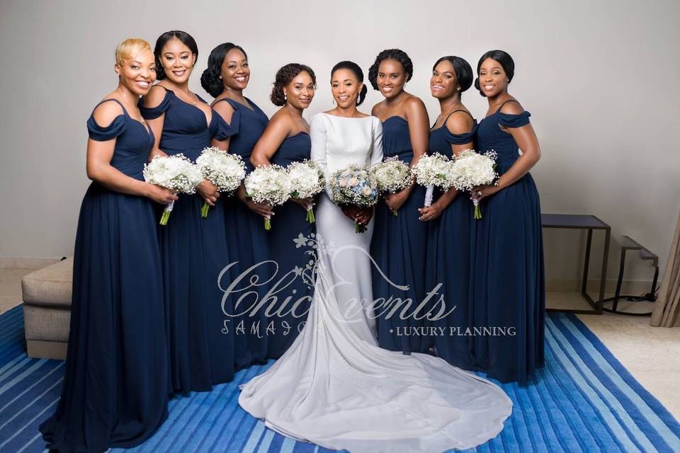 White babys breath with blue hydrangeas for bridal party