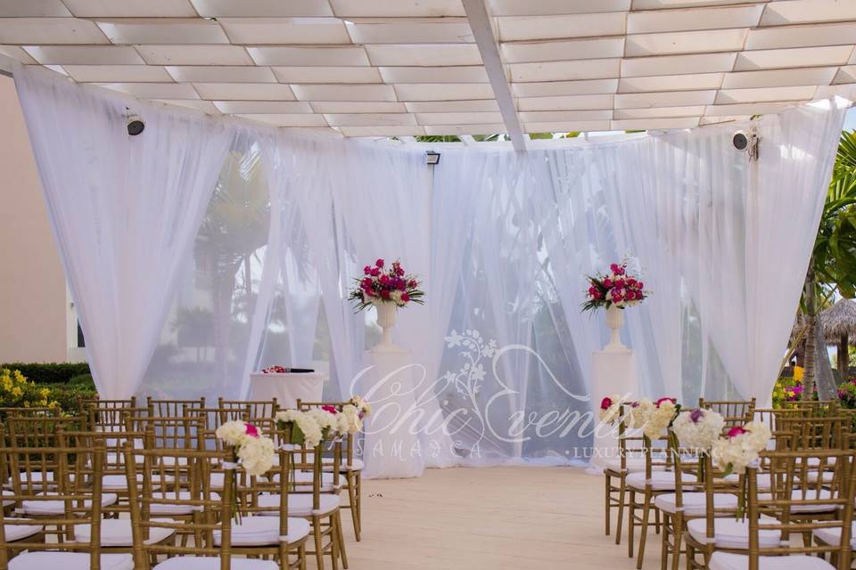 Iberostar Lazy river - wedding ceremony decor