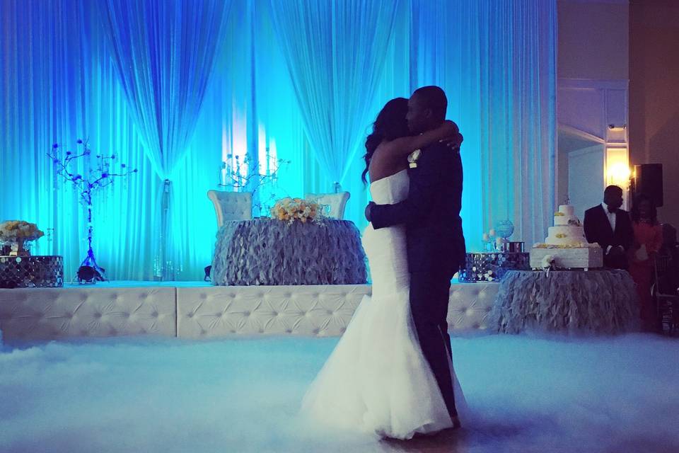The new Mr. & Mrs. Kum dancing the night away on a cloud, surrounded by 430 of their closest family & friends! There's nothing more magical than love! Major kudos to the groom for planning this sweet surprise for his bride & their first dance! #SequinSoirees #MeetTheKums