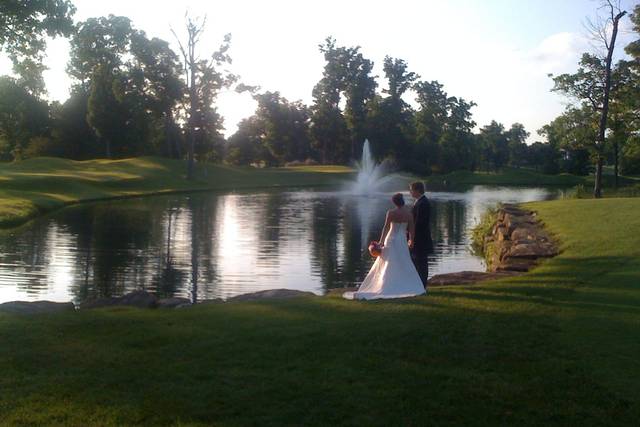 Sophistication Meets Modern Wedding at St Charles Country Club