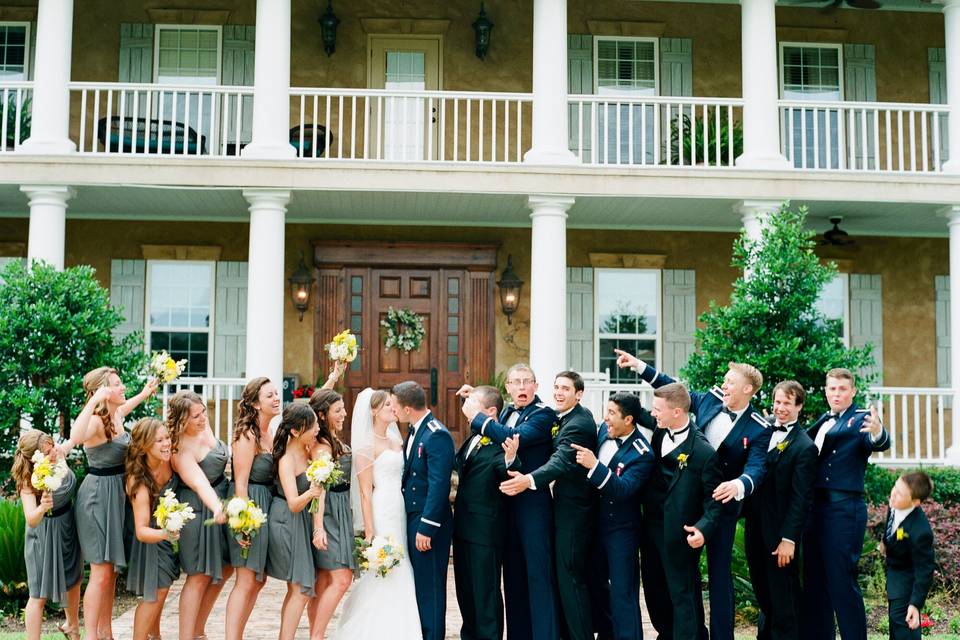 The couple with the bridesmaids and groomsmen