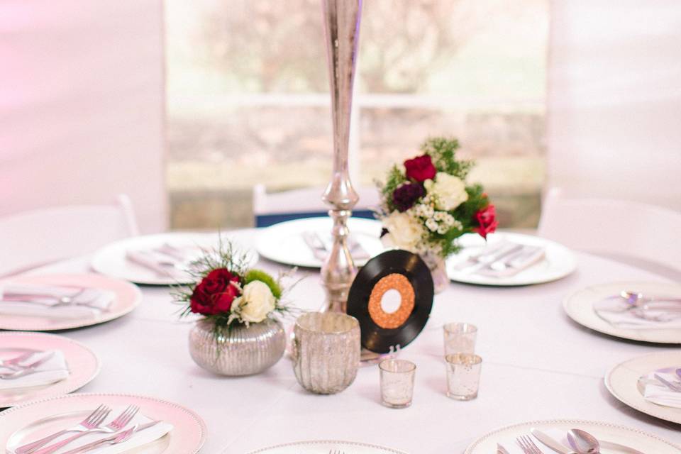 Tall centerpiece flower arrangement | Photo by JOPHOTO