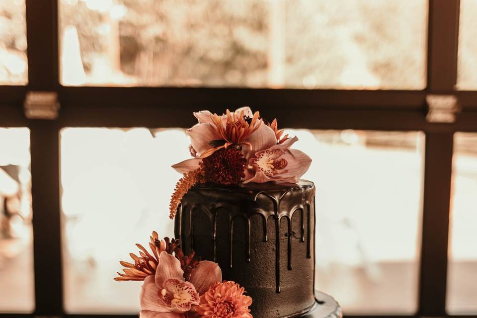 Fall WeddingCake with Flowers