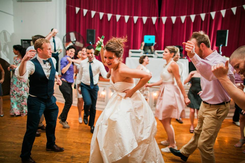 Dancing bride | Photo: Jessica Crews