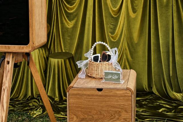 The Oak Booth