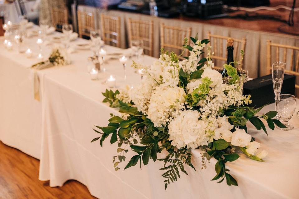 Head table with white flowers