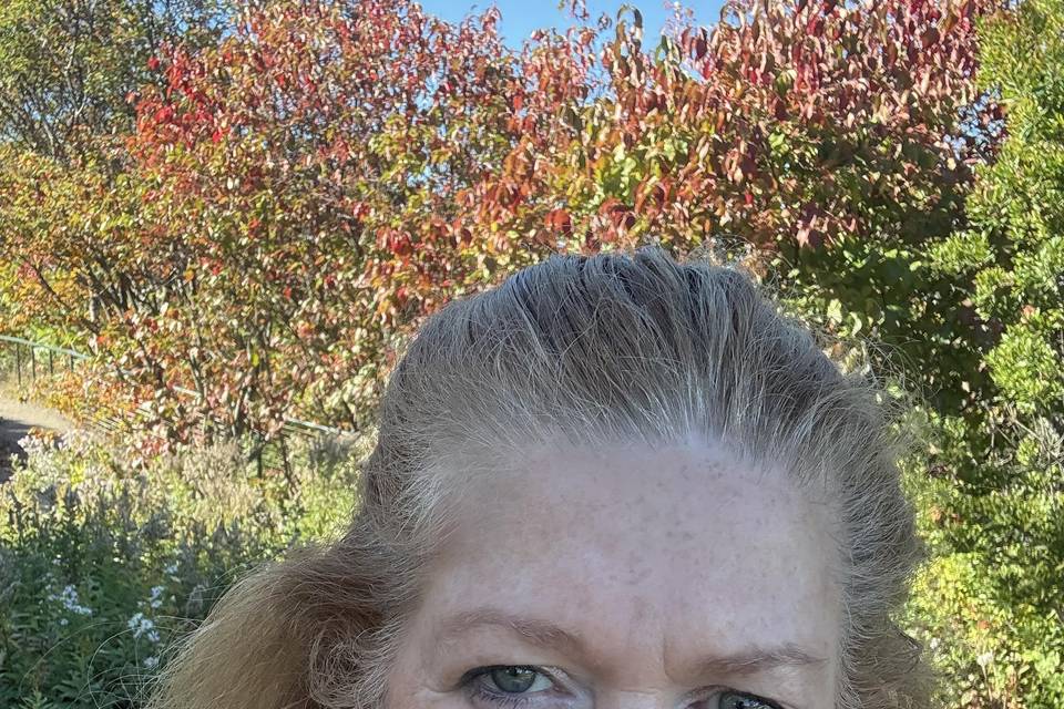 Diana/ Officiant