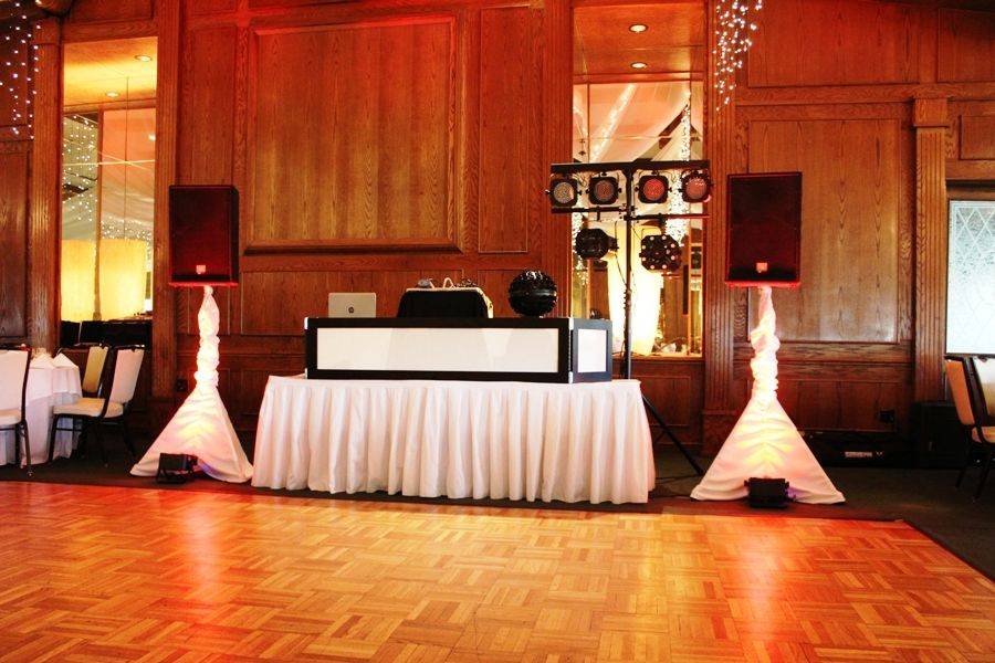 Jeti Entertainment Wedding DJ Service