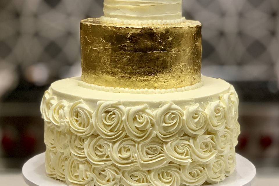3 tier cake with gold tier