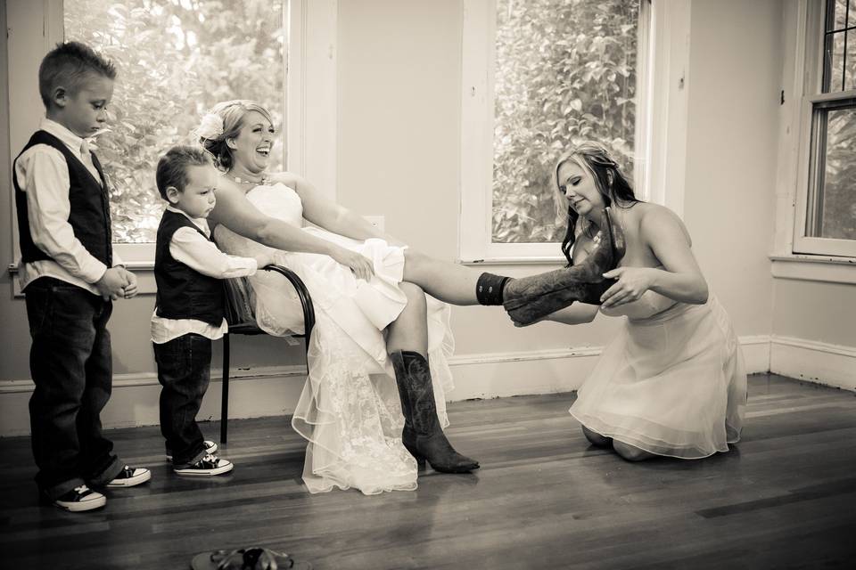 Photo by Powers Photography Studios.
Oregon Rustic Country Orchard Wedding.