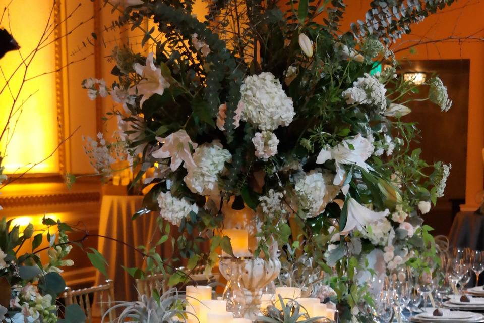 November 2015 wedding show at the historic Benson Hotel in the heart of downtown Portland. A collaboration between local vendors to create this spectacular blue and gold theme to compliment the style of the Crystal Room.