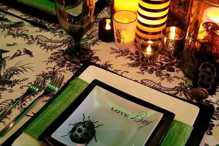 Fall 2016 wedding show for the alternative couple. Lovebug themed tablescape.
Styling by AWE Productions. Linen, charger and dinner plate rentals from Barclay Event Rentals.