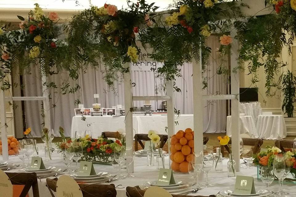 Tablescape from 2016 wedding show at the Hilton Portland. Pops of bright orange through varying citrus colors. #PopatBravo