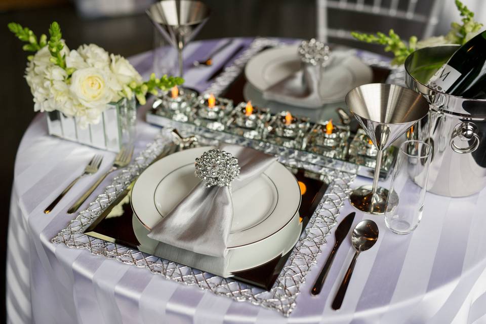 Sleek, modern and clean, silver and white sweetheart table.
Photo by Aralani Photography.
Styling: AWE Productions