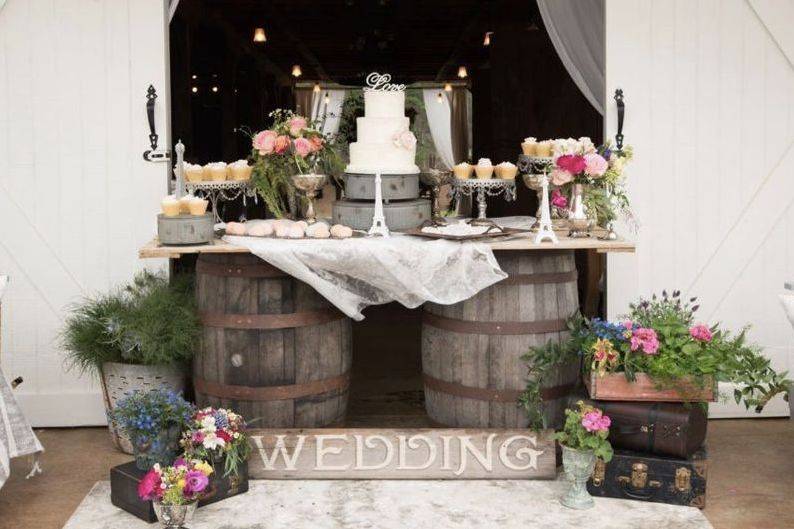 Wedding cake table