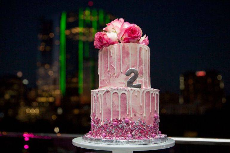 2-tier wedding cake
