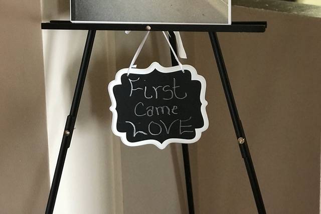 Sample easel with photo of couple