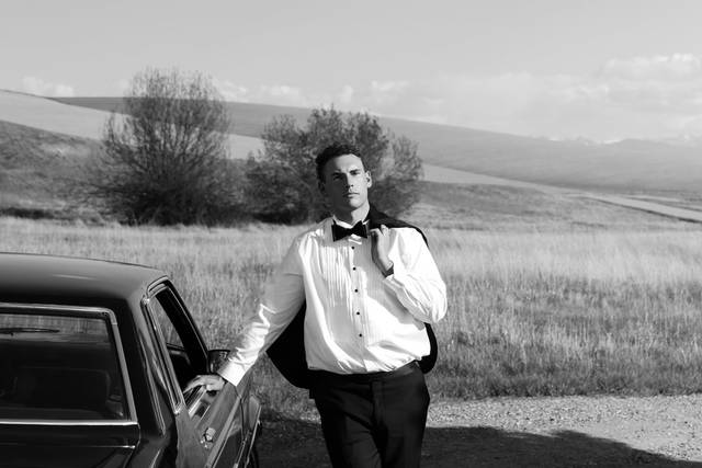 Groom Solo