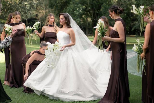 Authentic wedding day moments