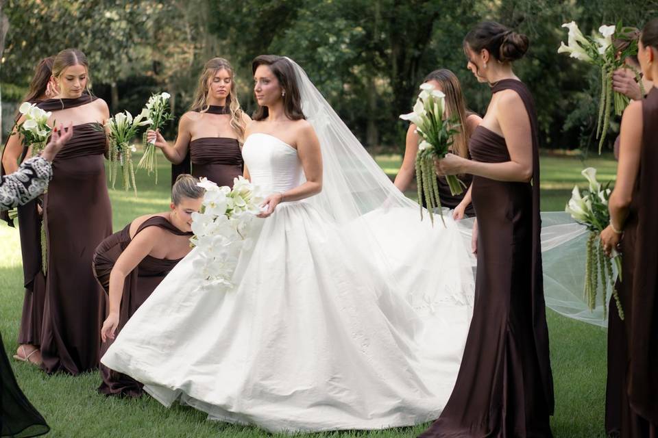 Authentic wedding day moments