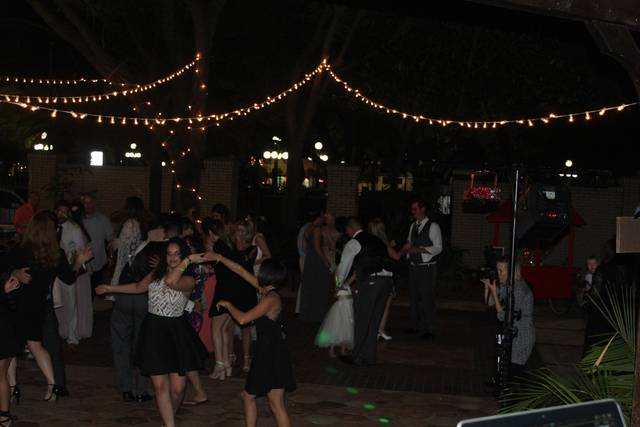 Dancing guests