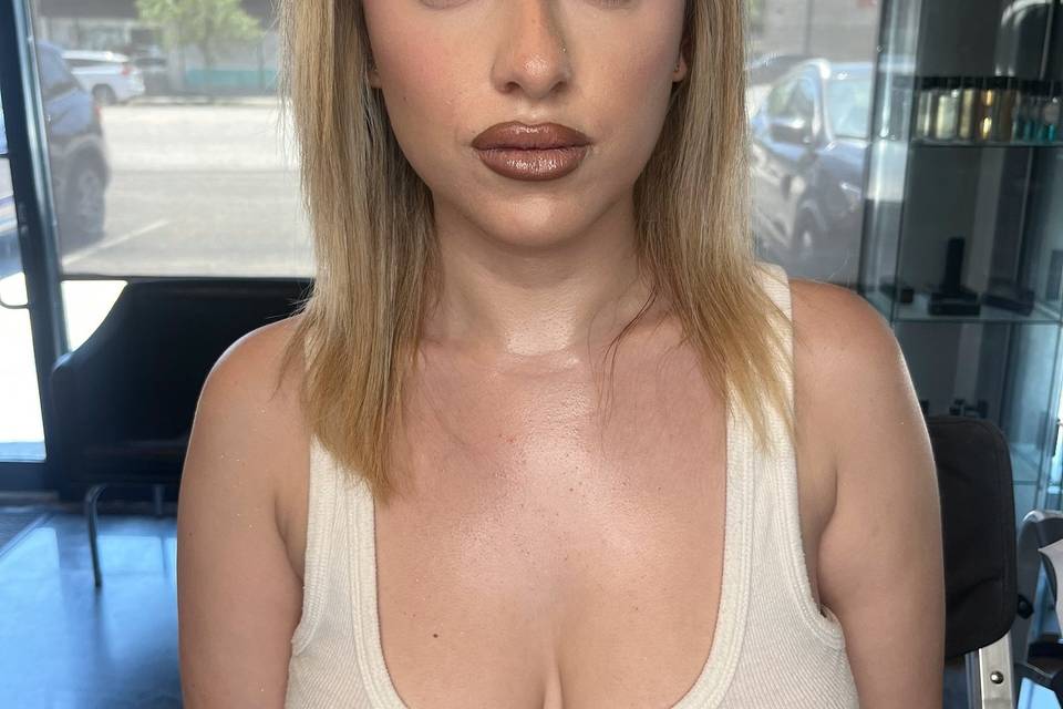 Ari’s glam