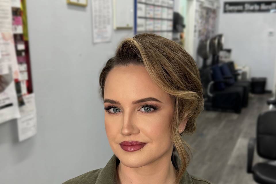 Makeup & lowbun updo
